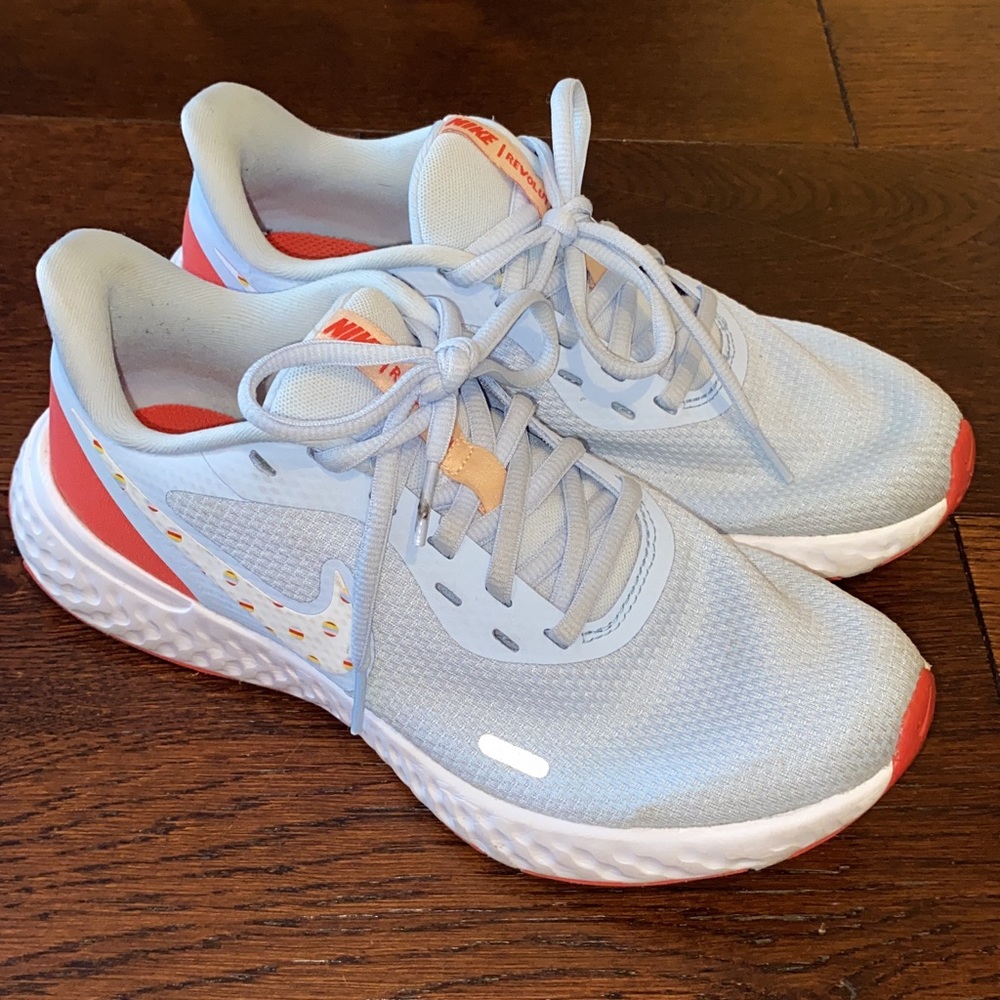 Nike tennis shoes